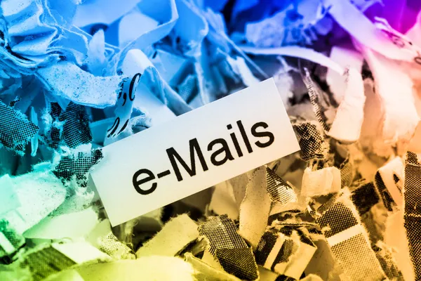 Email di parole chiave di carta triturata — Foto Stock