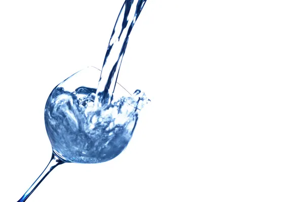 Water is filled into a glass of water — Stock Photo, Image