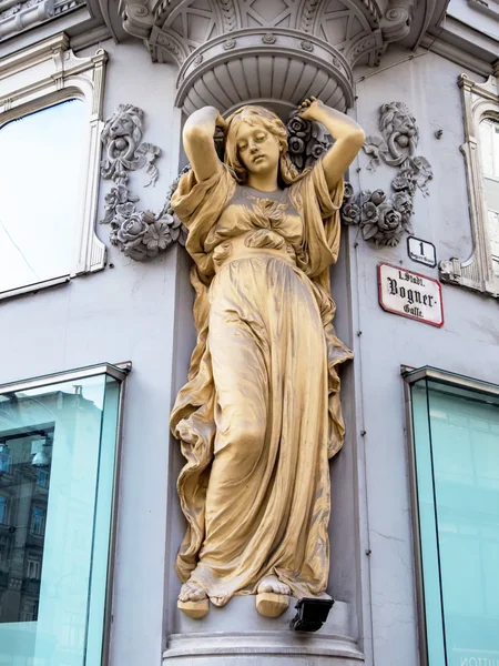 Sculpture d'une maison de ville — Photo