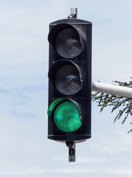 Trafik ışığı ile yeşil ışık — Stok fotoğraf