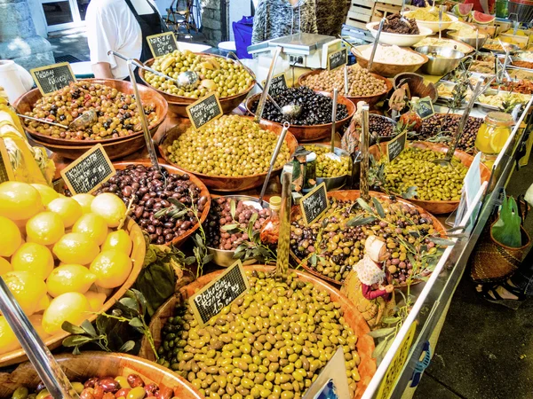 Selection of olives in a market — Stock Photo, Image