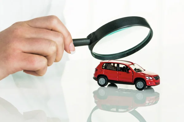 Carro é verificado pelo médico — Fotografia de Stock