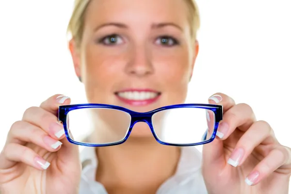 Donna che tiene gli occhiali — Foto Stock
