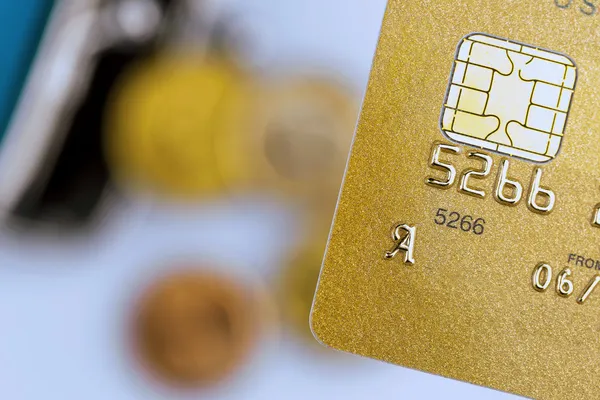 Cartão de crédito e bolsa vazia — Fotografia de Stock
