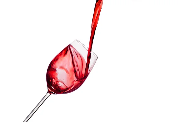 Vino rosso versato in un bicchiere di vino — Foto Stock