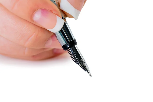 Mão com caneta-tinteiro escreve sob contrato — Fotografia de Stock