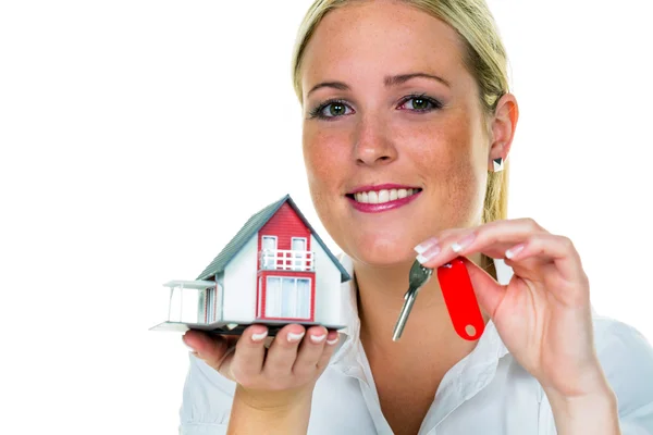 Mujer con llave de casa — Foto de Stock