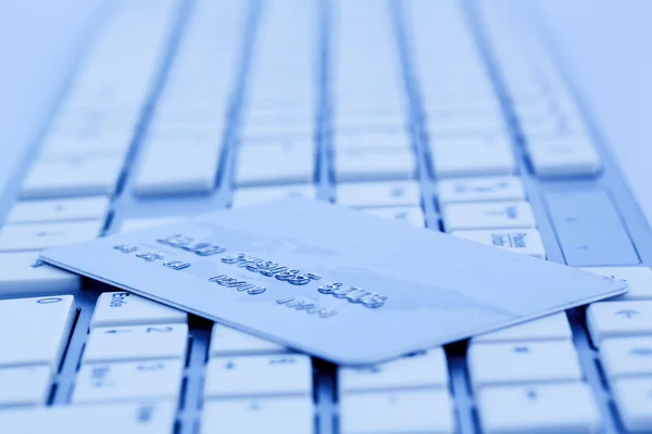 Credit card and keyboard — Stock Photo, Image