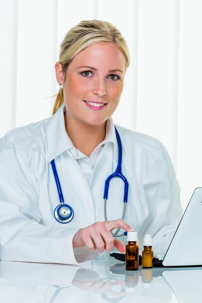 Doctor in her practice — Stock Photo, Image