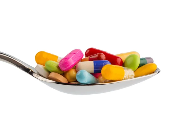 Viele Tabletten auf Löffel — Stockfoto