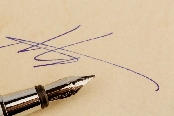 Handtekening op een contract — Stockfoto