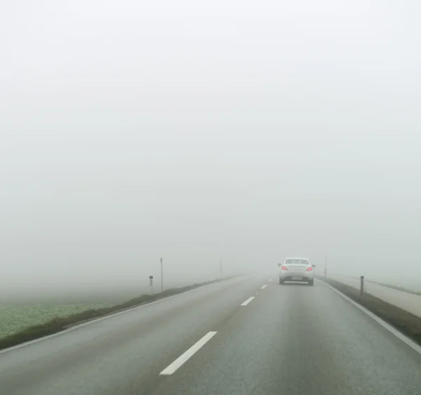 Fog on a road with cars — Stock Photo, Image