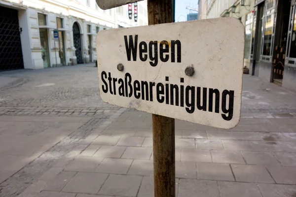 Prohibición de aparcamiento para limpieza callejera — Foto de Stock