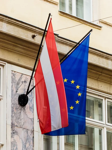 Unijna flaga i flaga Austrii — Zdjęcie stockowe