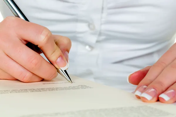 Hand with fountain pen signing contract — Stock Photo, Image