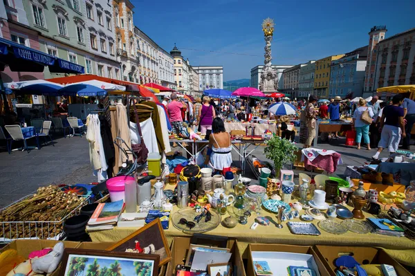 Linz, austria, casco antiguo, mercado de pulgas — Foto de Stock