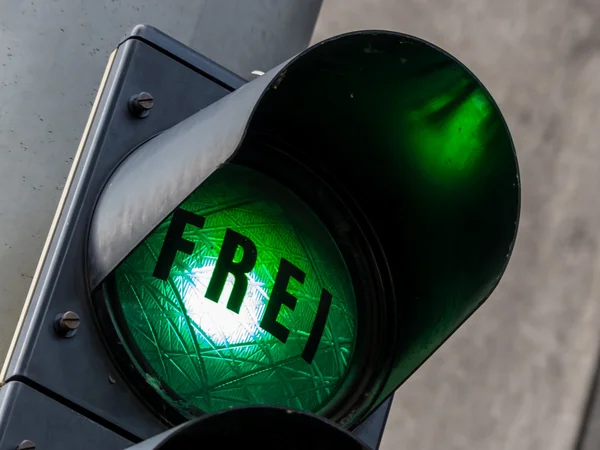 Green light at a parking garage — Stock Photo, Image