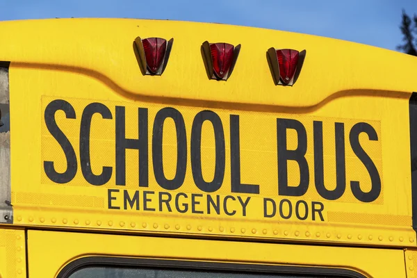 Американський шкільний автобус — стокове фото