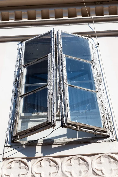 Altes sprossenfenster — Stockfoto