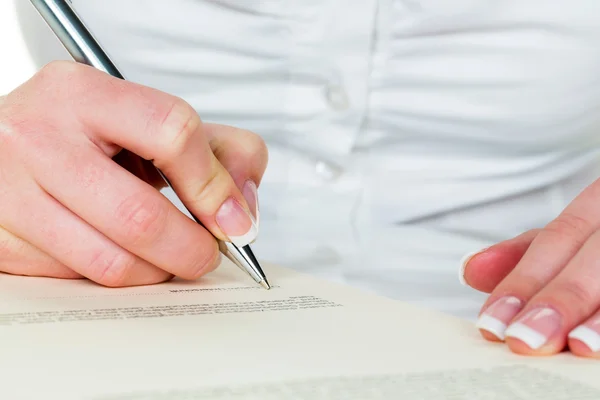 Hand with fountain pen signing contract — Stock Photo, Image