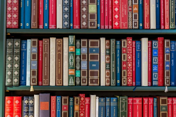 Books in a library — Stock Photo, Image