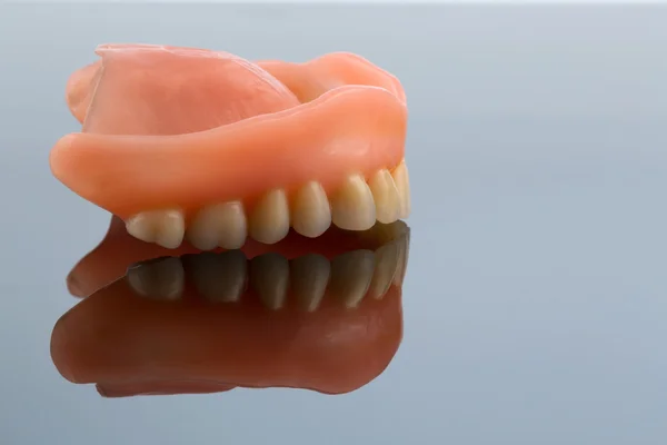 Dentición con reflexión —  Fotos de Stock
