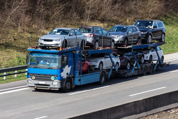 Lastbiler på motorvejen - Stock-foto