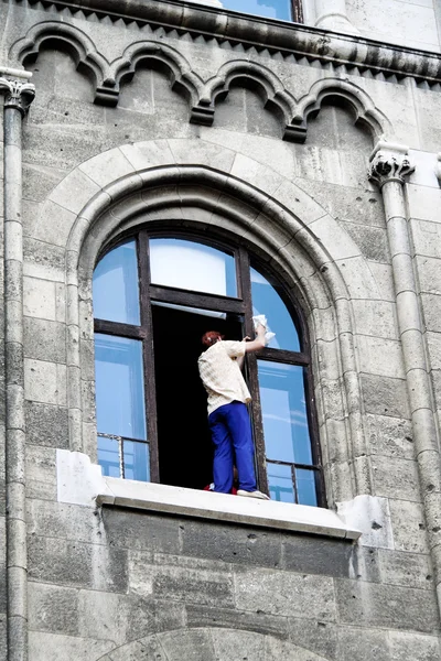 Brush dangerous window — Stock Photo, Image