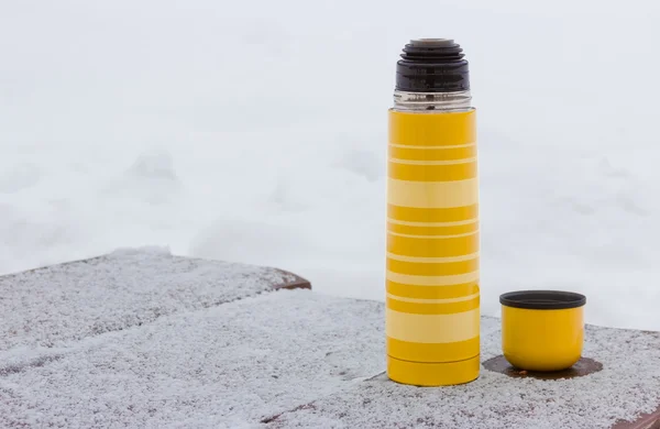 Yellow thermos and mug — Stock Photo, Image