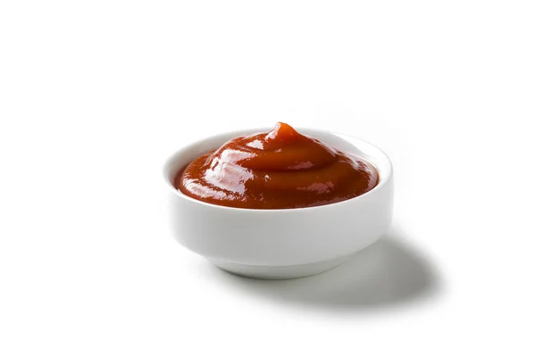 Ketchup sauceboat em um fundo branco — Fotografia de Stock