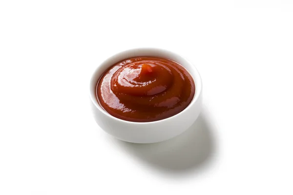 Salsa de ketchup sobre fondo blanco — Foto de Stock