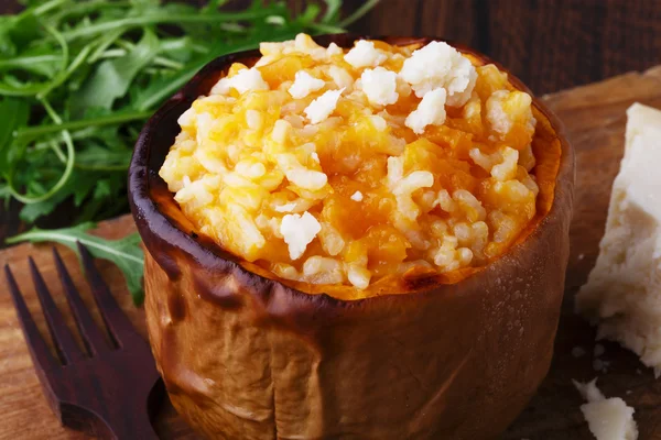 Bubur labu dengan nasi dan parmesan — Stok Foto