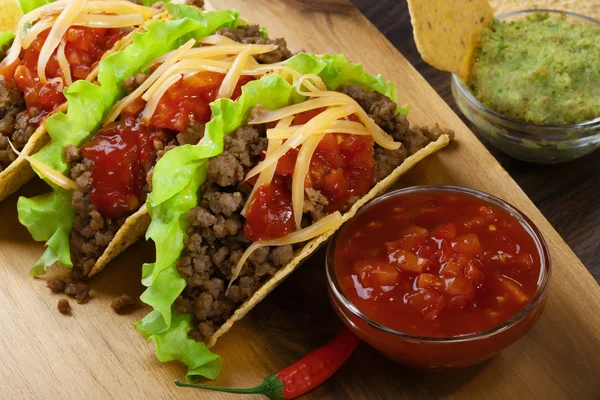 Tacos with minced meat and tomato salsa — Stock Photo, Image
