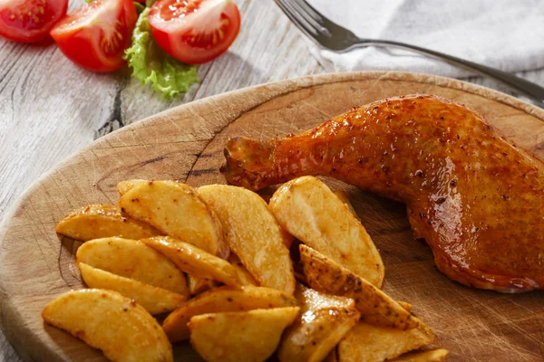 Patata de pollo con patatas al horno —  Fotos de Stock