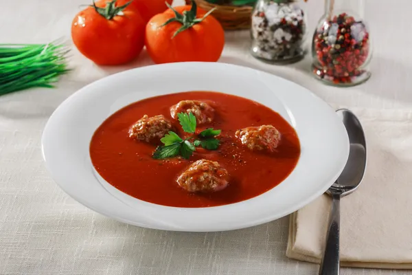 Sopa de tomate con albóndigas — Foto de Stock