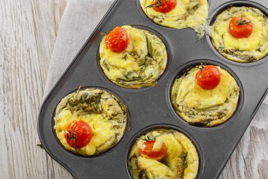 Ispanak ve kiraz domates ile omlet