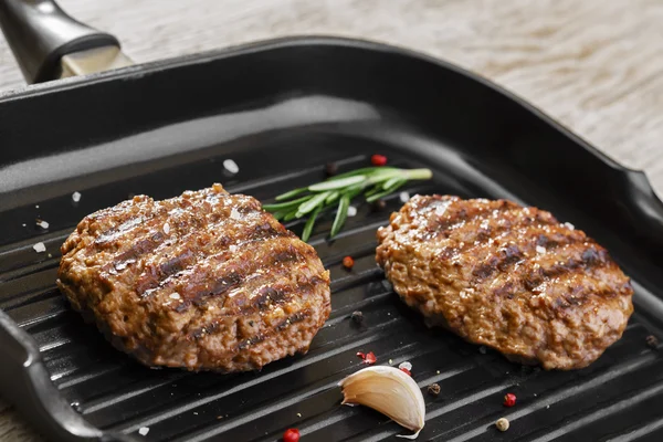 Burger patelni grill — Zdjęcie stockowe
