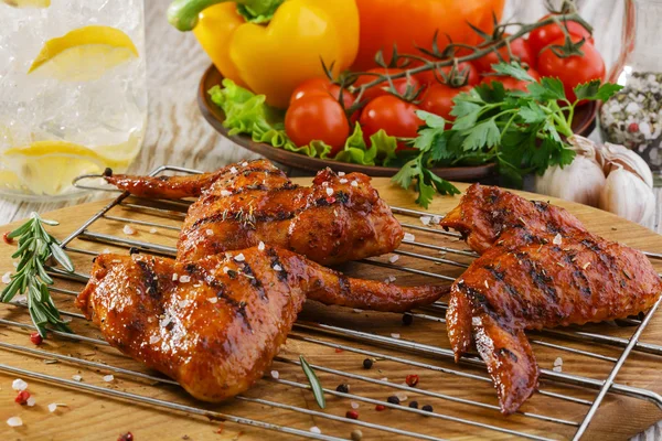 Grilled chicken wings — Stock Photo, Image