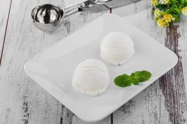 Palla di gelato bianco — Foto Stock