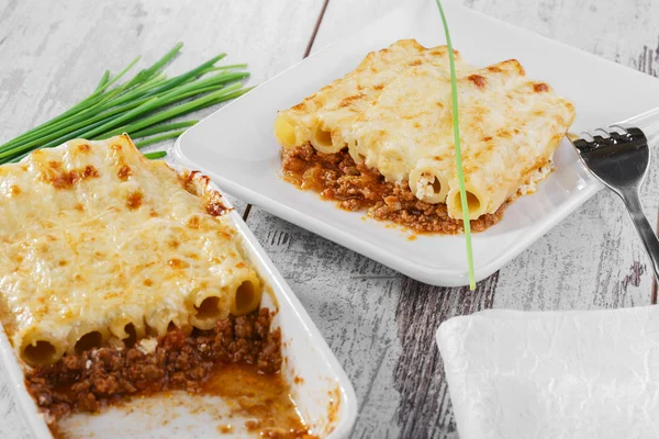 Cazuela de pasta queso carne picada —  Fotos de Stock