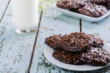 sütlü çikolata yulaflı kurabiye