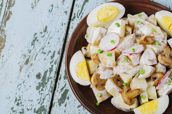 Potato salad with boiled egg — Stock Photo, Image