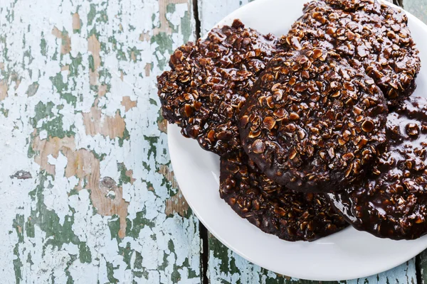 Galletas de avena con chocolate y leche — Foto de Stock