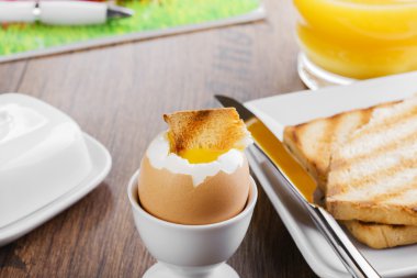 haşlanmış yumurta kahvaltı tost