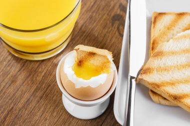 haşlanmış yumurta kahvaltı tost
