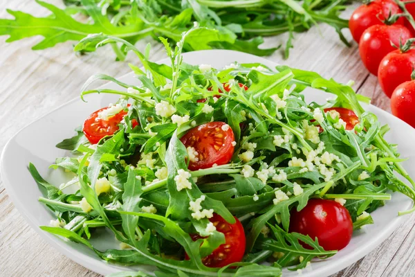 Couscous salad with arugula and cherry tomatoes — Stock Photo, Image