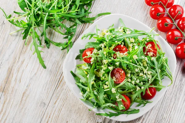 Couscous salad with arugula and cherry tomatoes — Stock Photo, Image