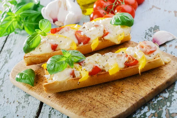 Bruschetta with tomatoes and bell peppers mozzarella — Stock Photo, Image