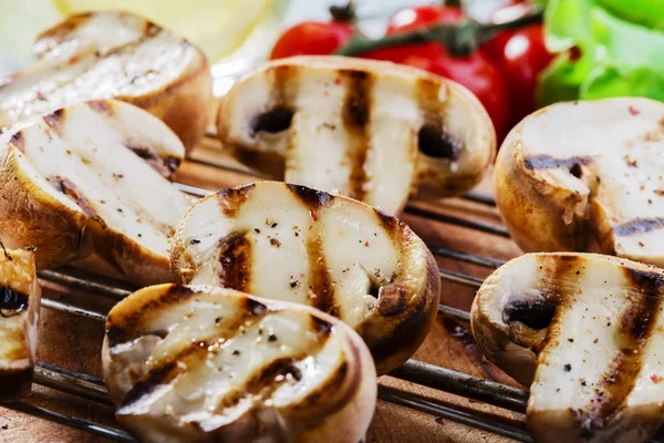 Grilled mushrooms with sauce — Stock Photo, Image