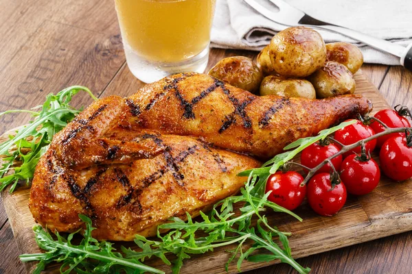 Grilled chicken with potatoes half — Stock Photo, Image
